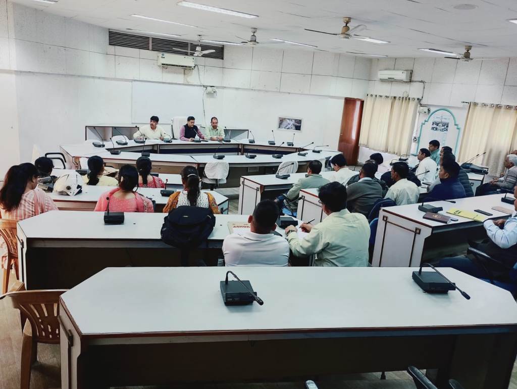 A review meeting was held regarding the progress of work under the Swamitva Yojana